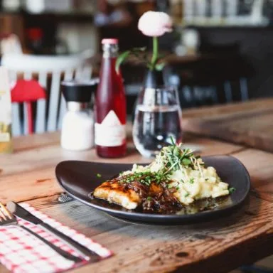 Der Rote Hirsch — food