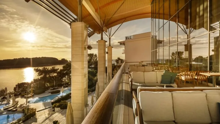 Wine Vault Restaurant - Levante Edition — atmosphere