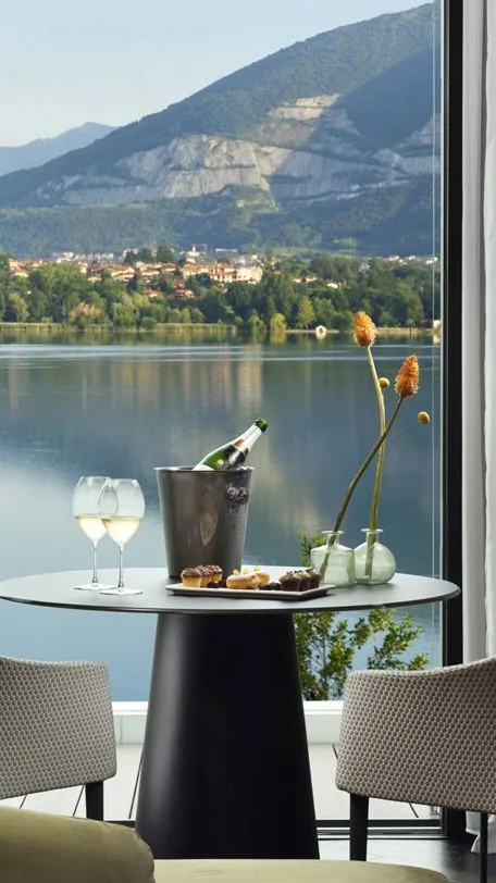 Bianca sul Lago, Lecco
