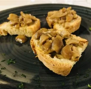 Vecchia Lama — food