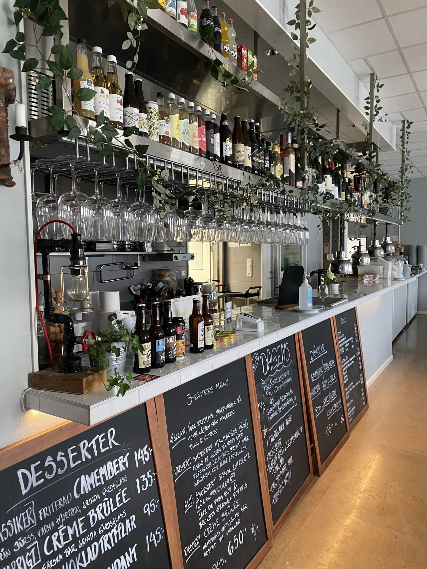 Hälleforsnäs Bruksrestaurang — atmosphere
