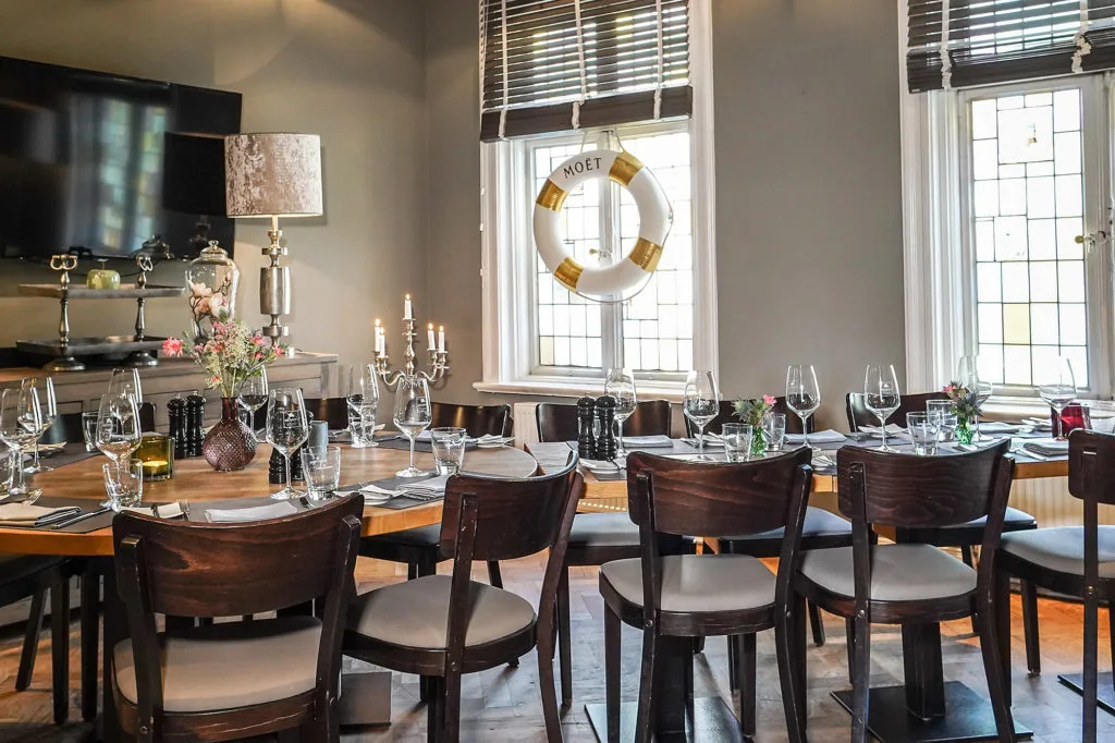 Henny’s Restaurant — photo 17