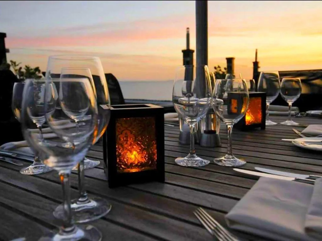 Pebble Beach Restaurant & Sunset Bar — atmosphere