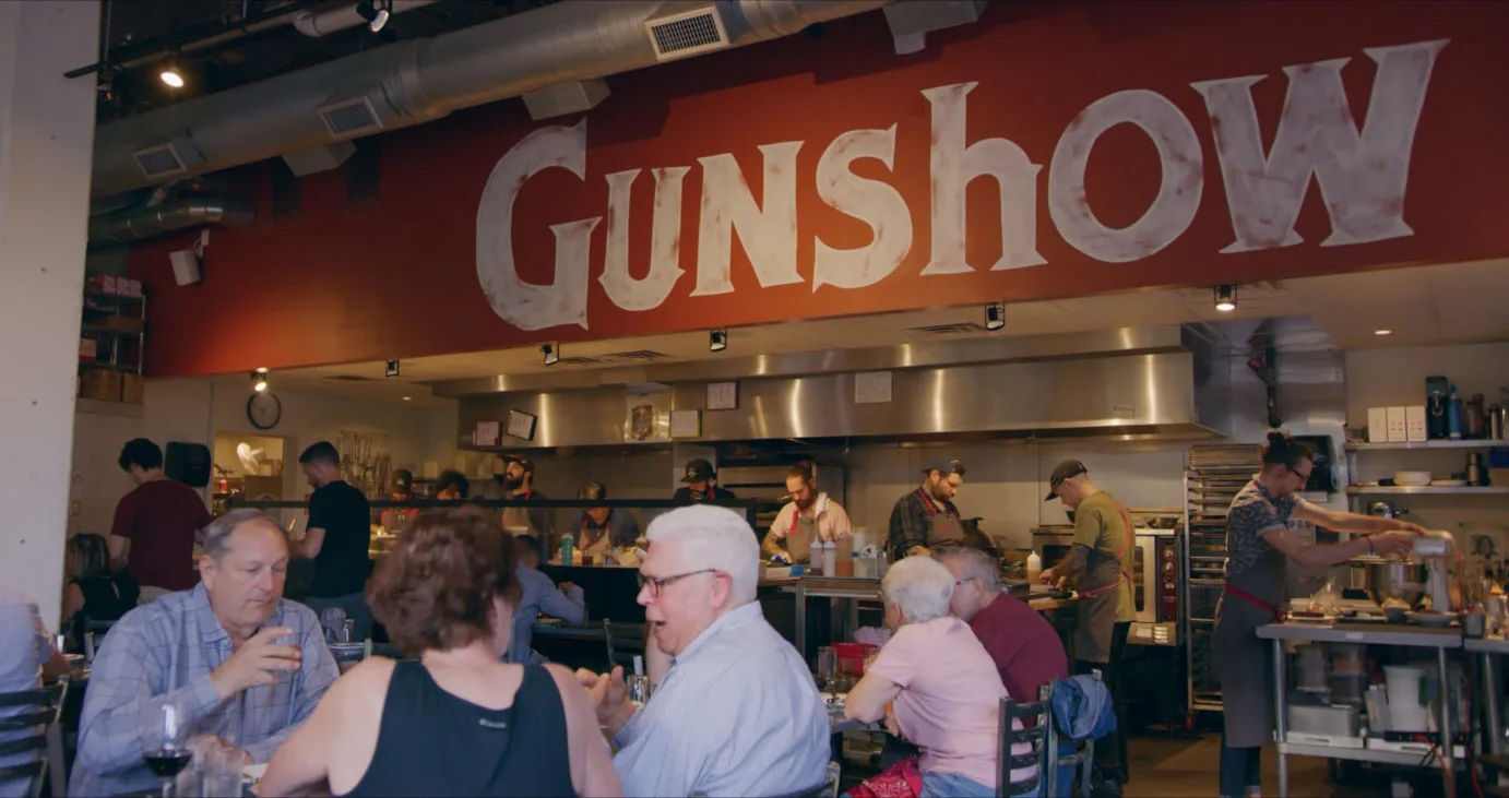 Gunshow — atmosphere