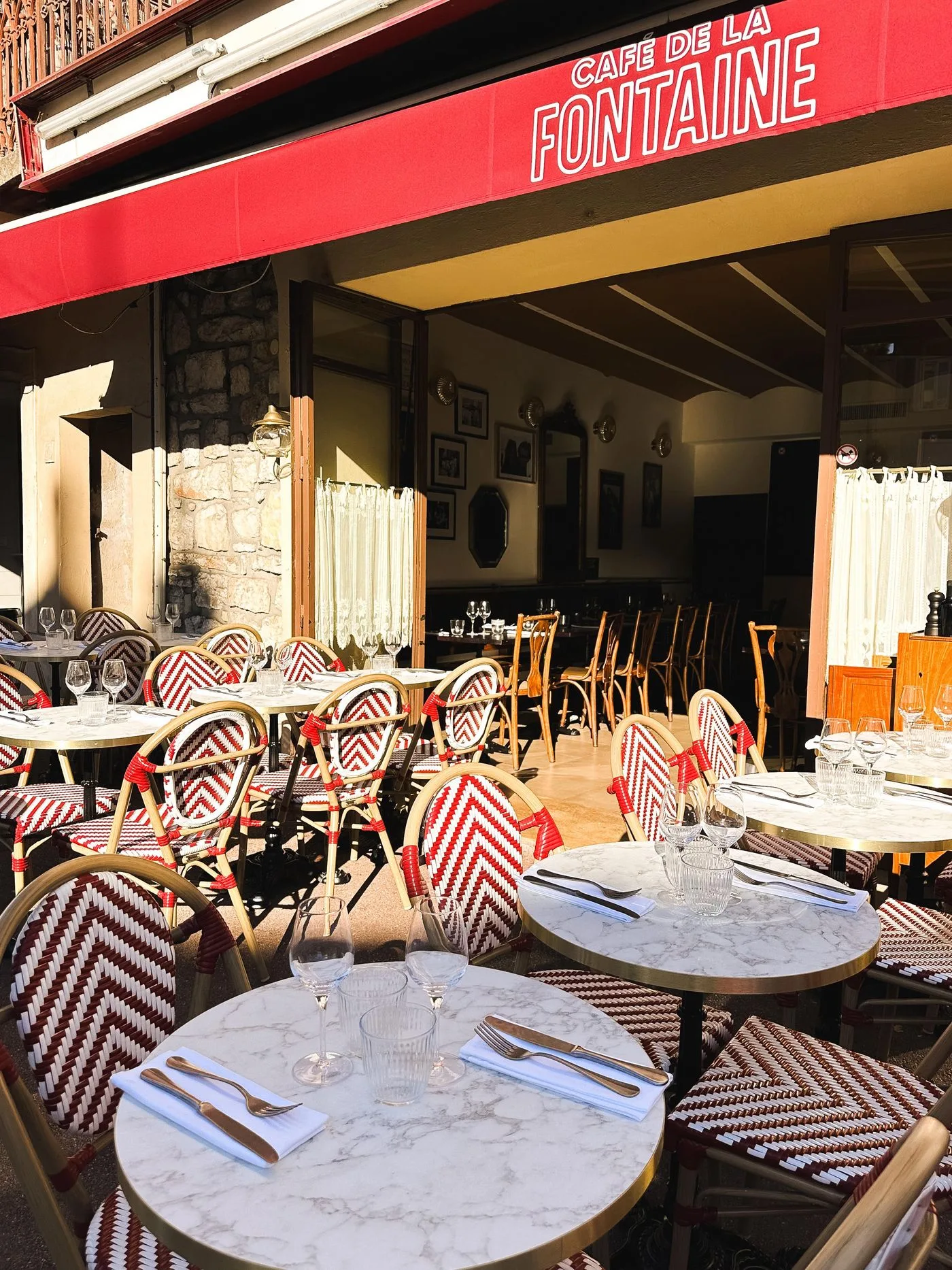 Café de la Fontaine — atmosphere