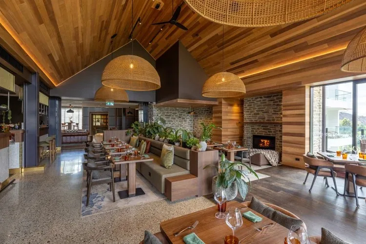 Elevation Bar & Restaurant — photo 9