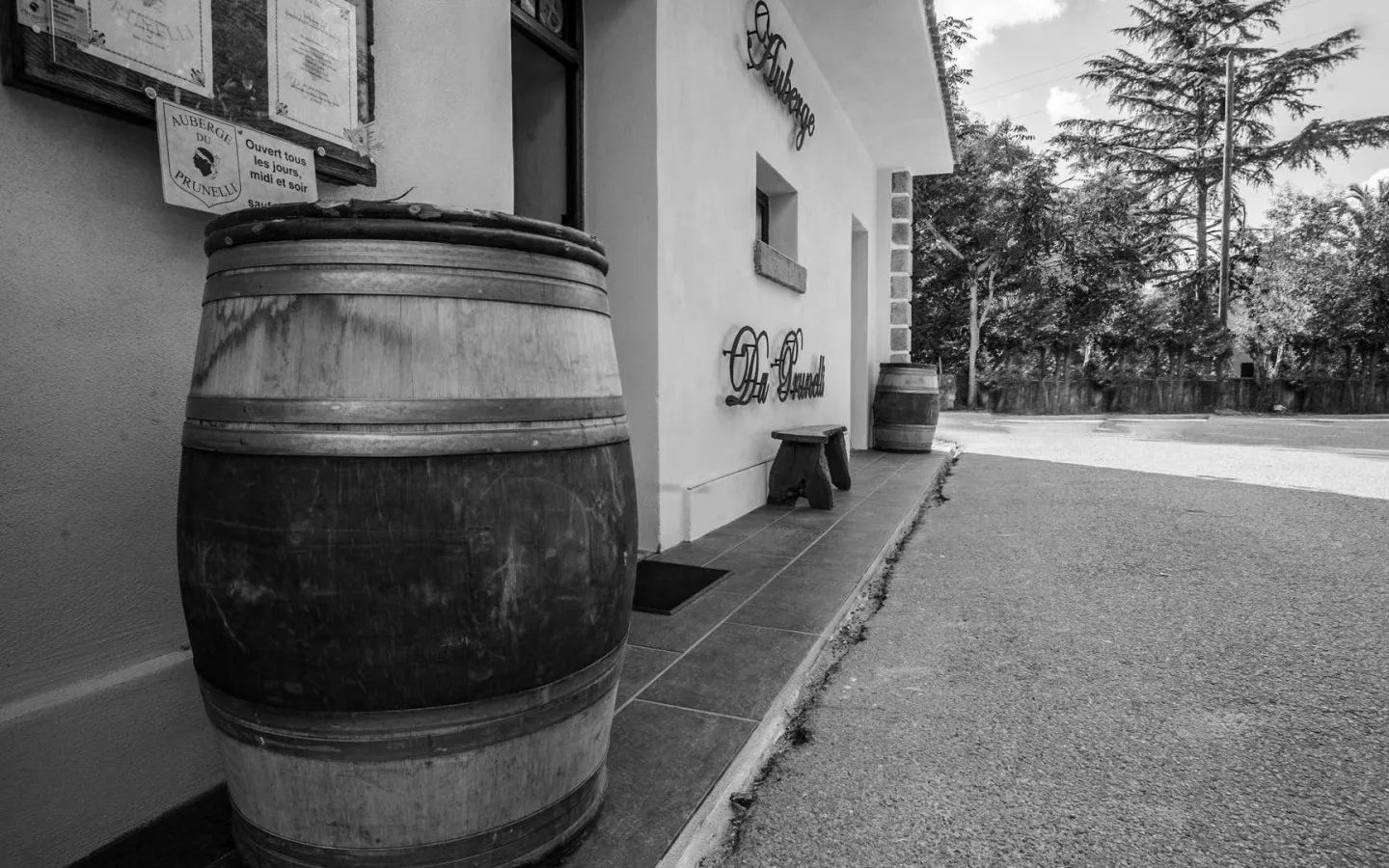 Auberge du Prunelli — atmosphere