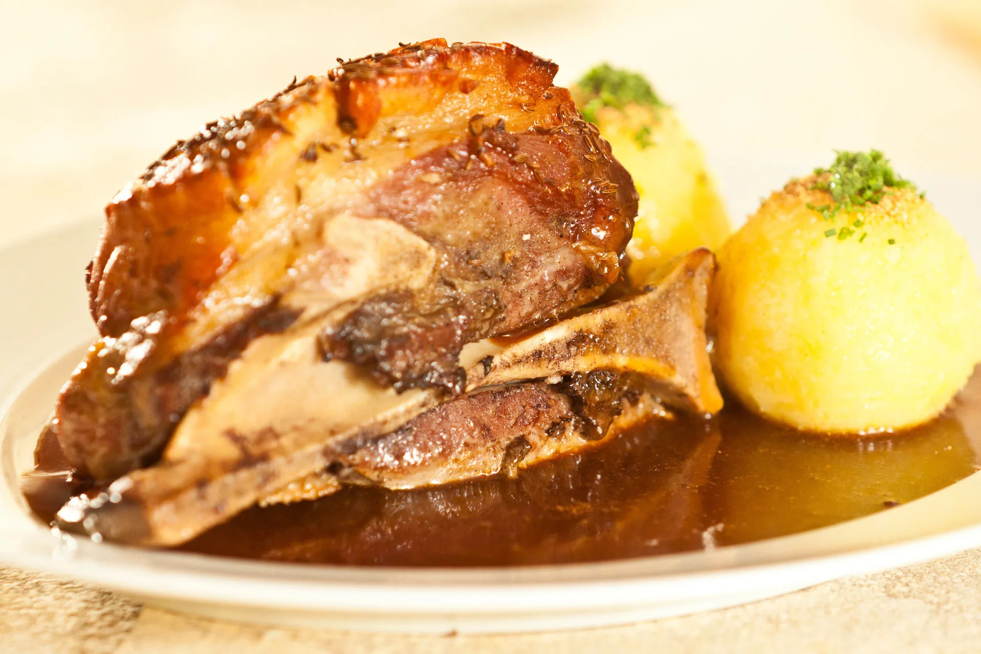 Zur Sonne — food