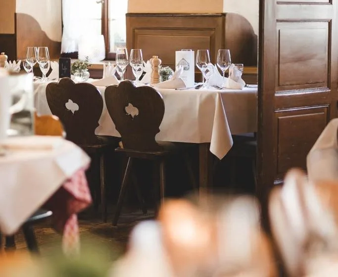 Gasthaus zum Kreuz — atmosphere