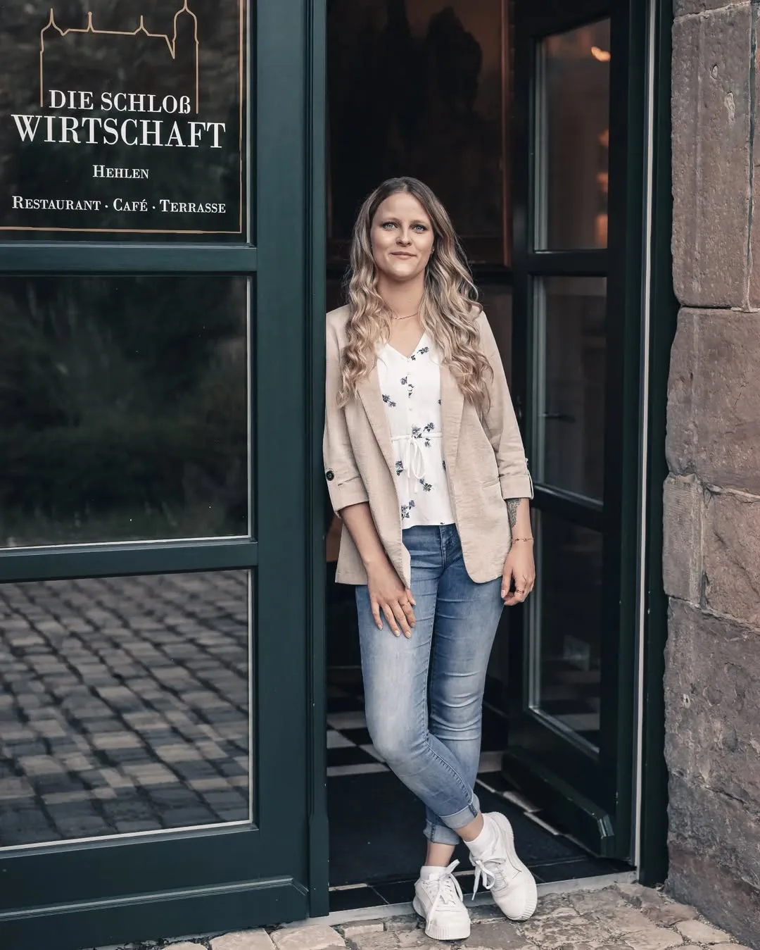 Die Schlosswirtschaft, Hehlen