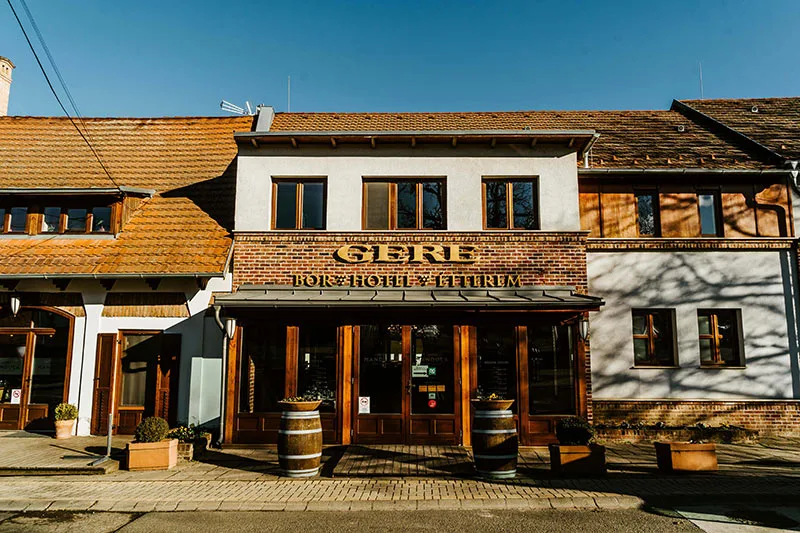 Mandula Étterem és Borbár — photo 10