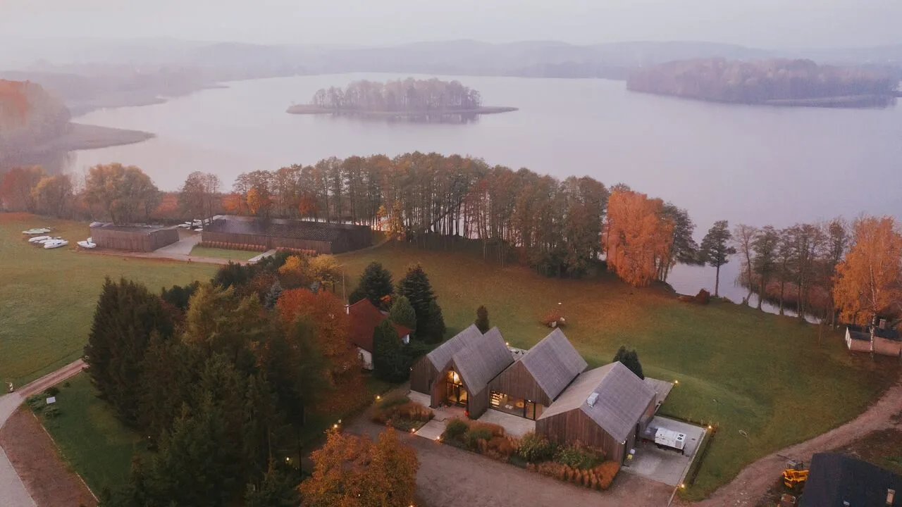 Słowiczówka — atmosphere
