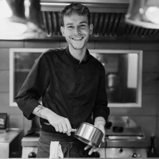 Le Chardonnay — kitchen