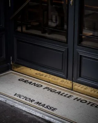 Frenchie Pigalle — atmosphere