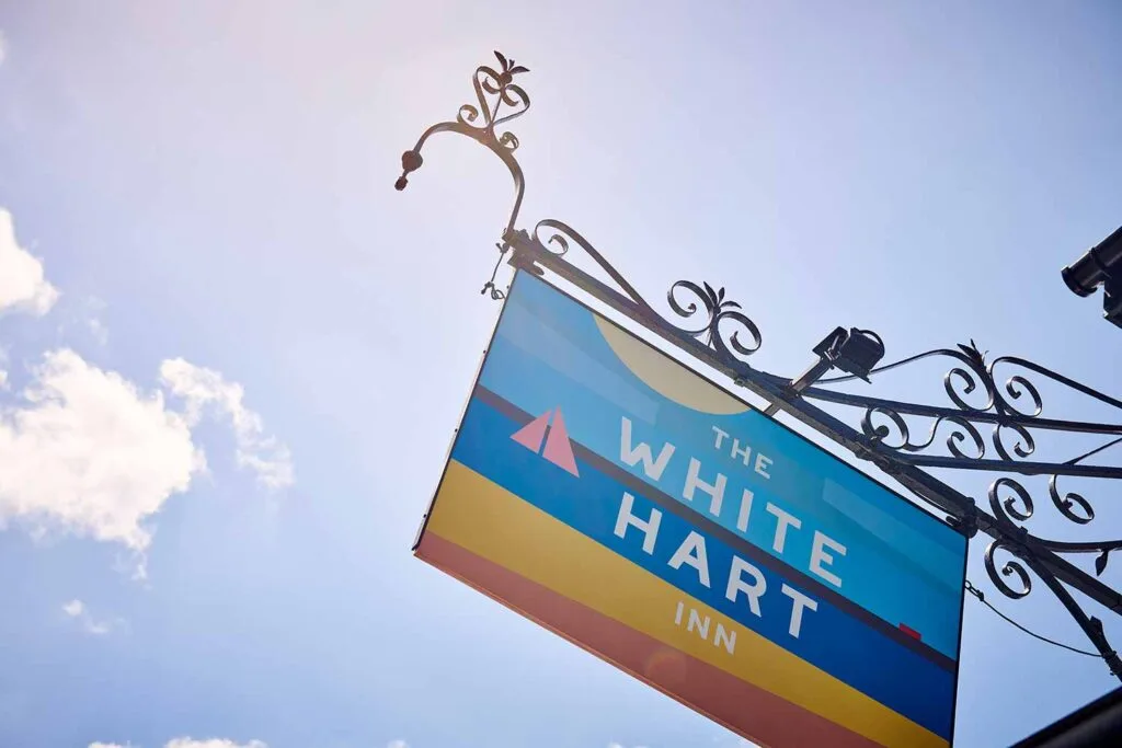 The White Hart Inn — atmosphere
