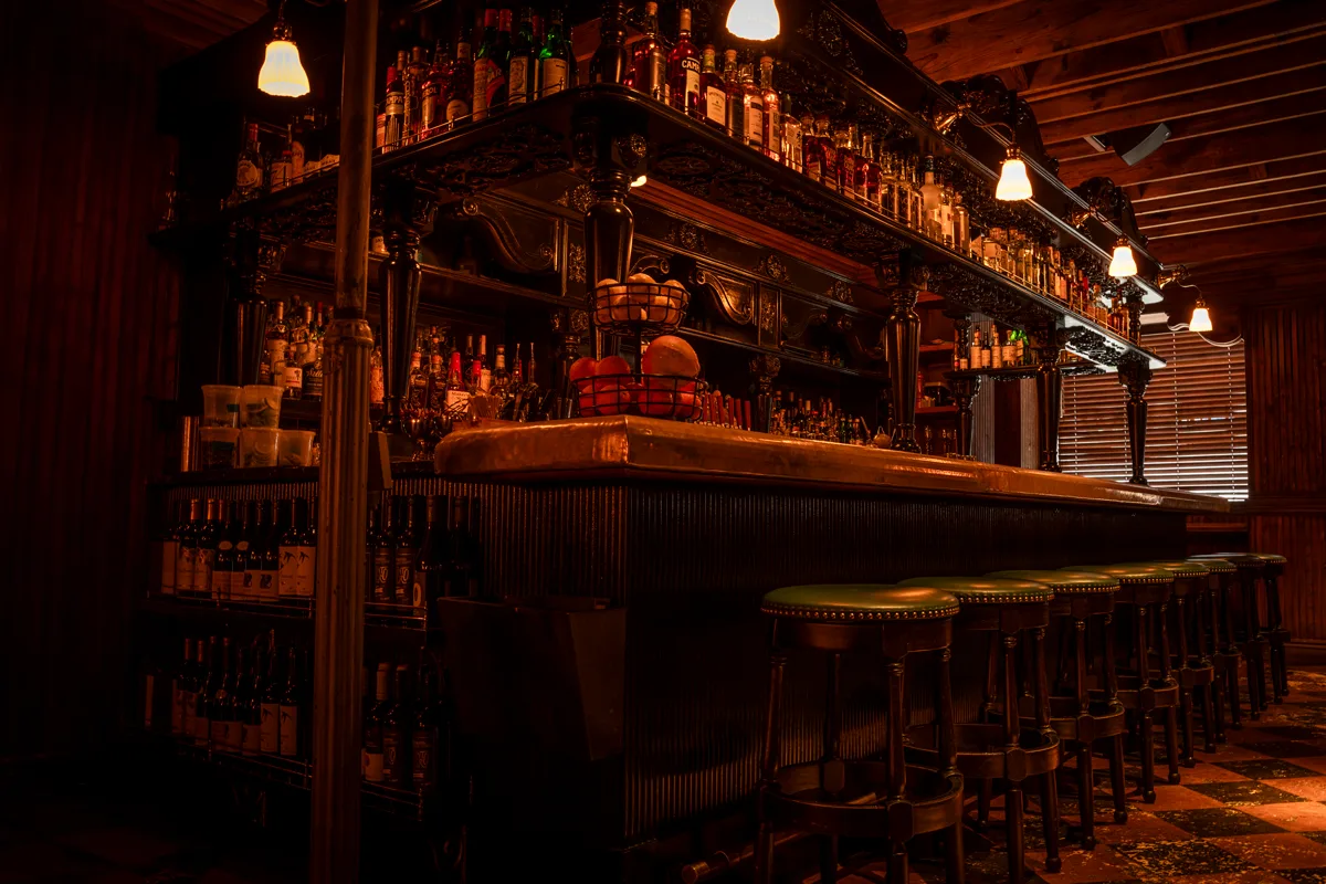 Gilt Bar — photo 13
