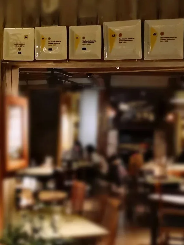 The Wellington — atmosphere