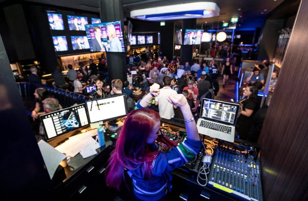 The SportsBar LIVE! at Rogers Arena — photo 11