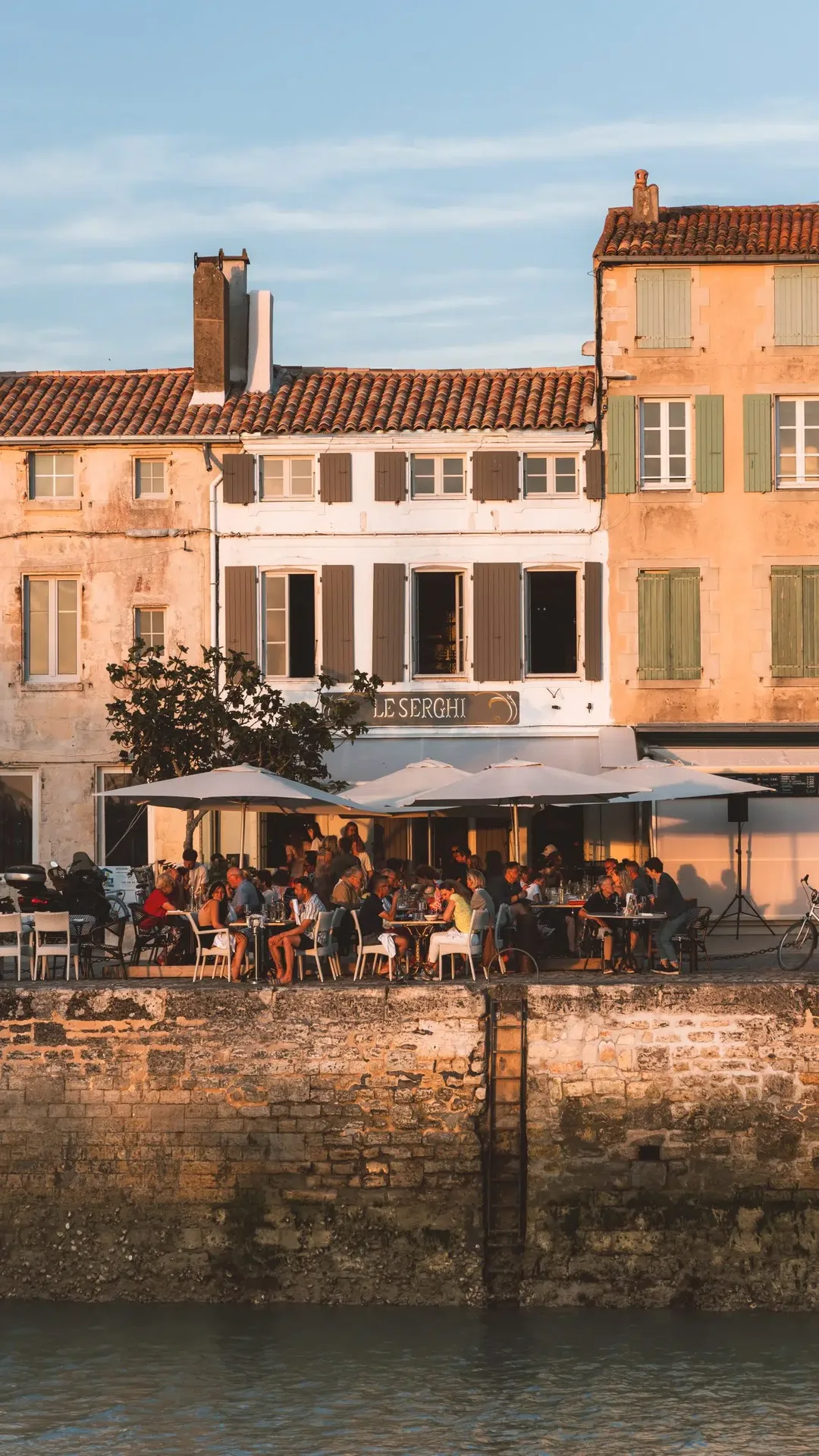 Le Serghi — atmosphere