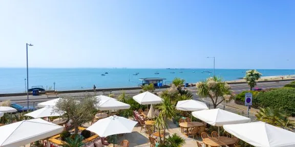 The Roslin Beach Hotel — atmosphere