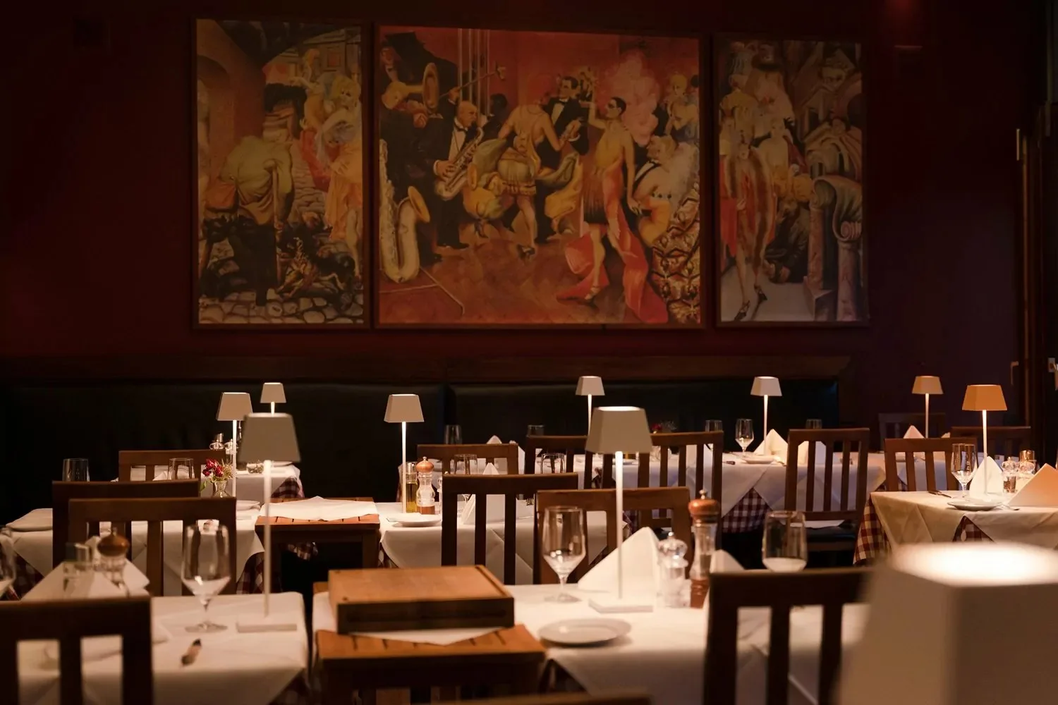 Brechts Steakhouse — atmosphere
