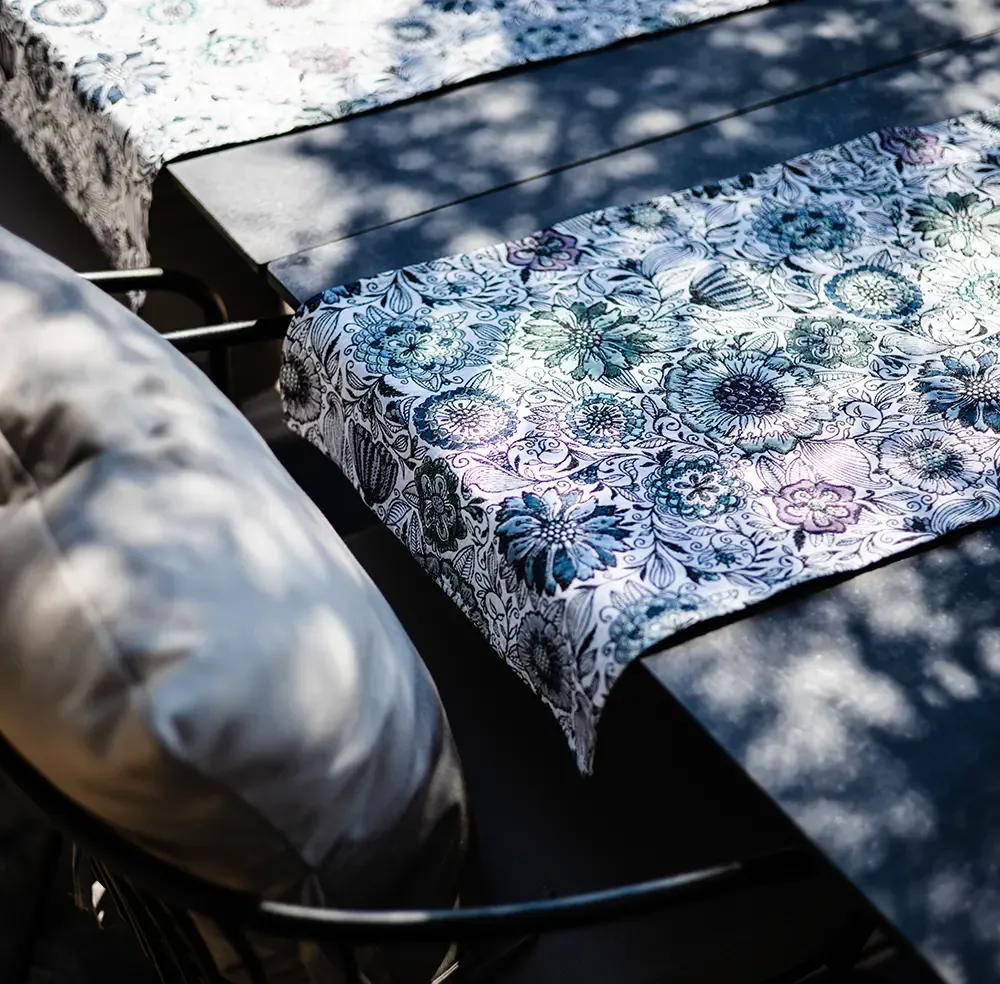 Dvor — atmosphere