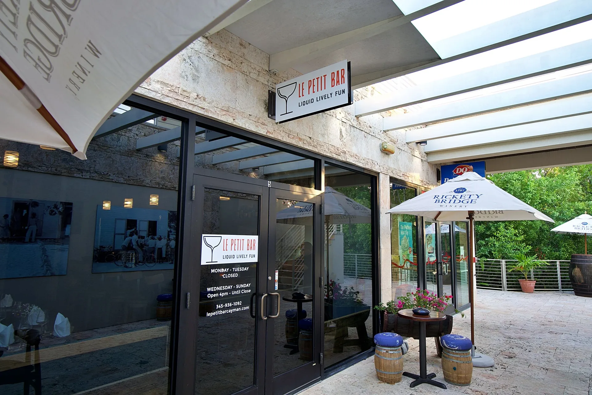Le Petit Bar — photo 47