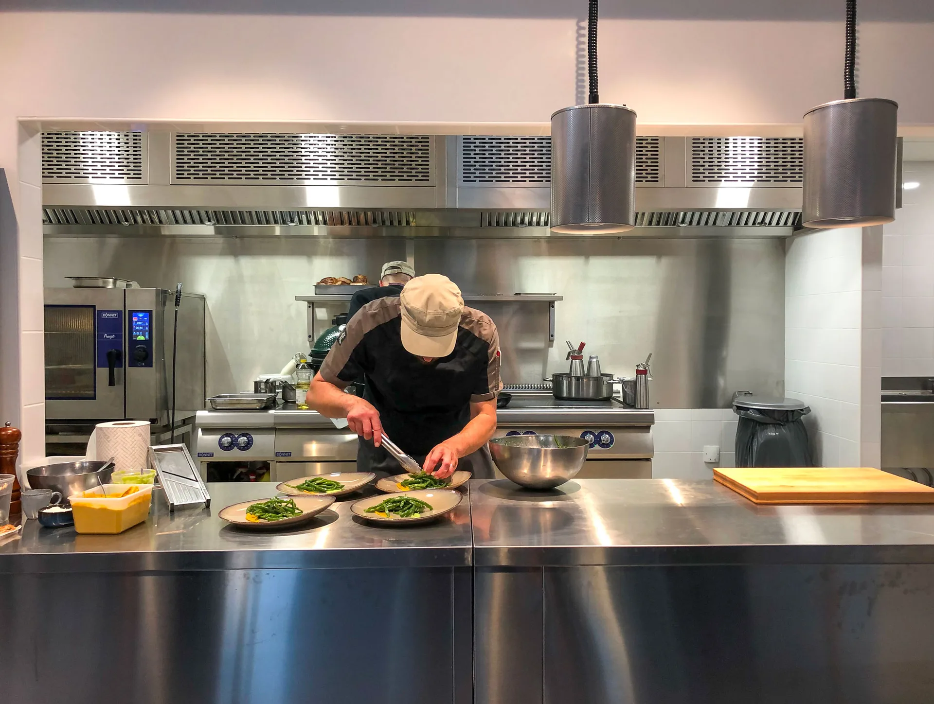Bassas — kitchen