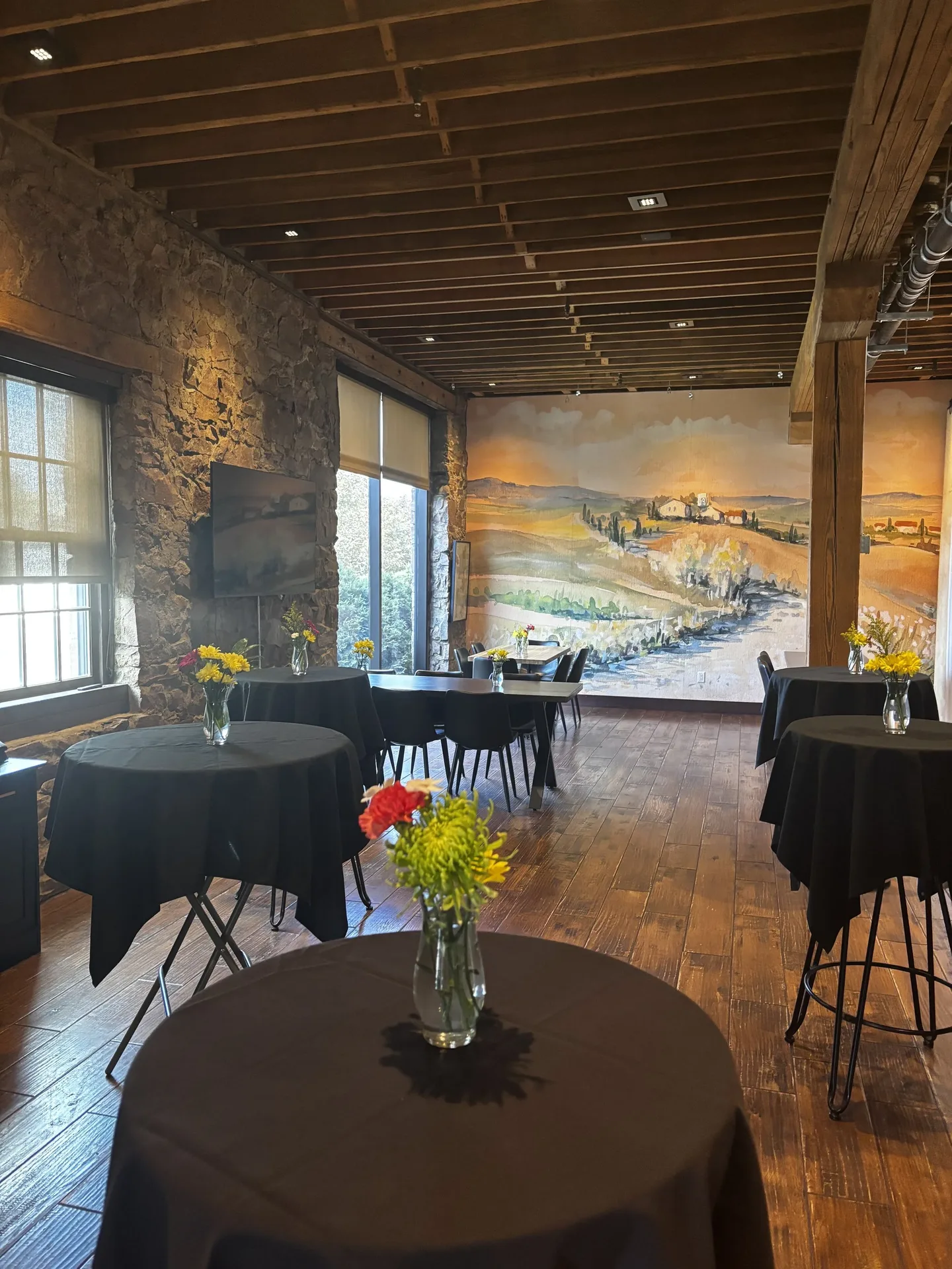 R Wine Bar & Kitchen — photo 39