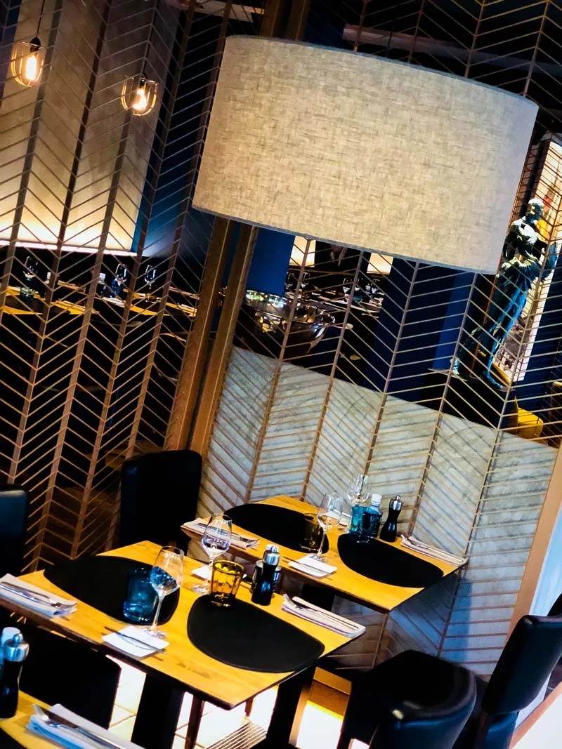 Bistro R — atmosphere