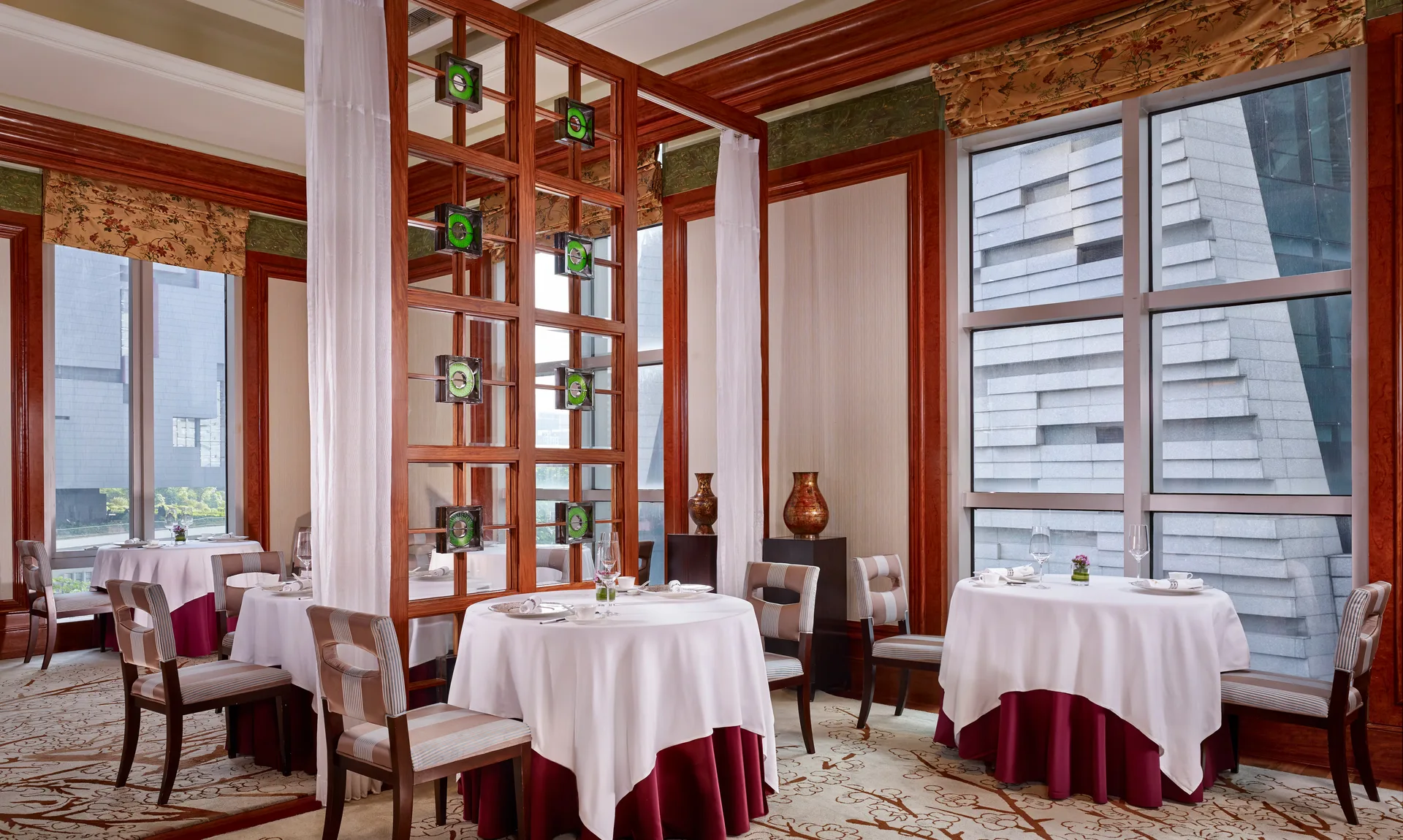 Lai Heen Restaurant — atmosphere