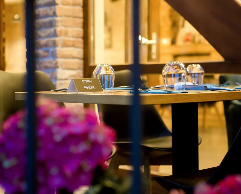 Gusto13 Bistro & Delicate — atmosphere