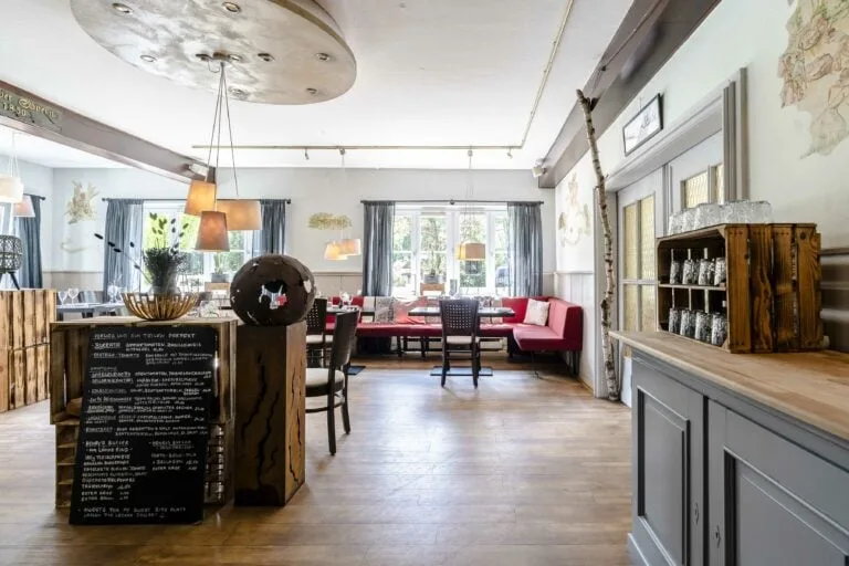 Henry’s Restaurant — photo 45