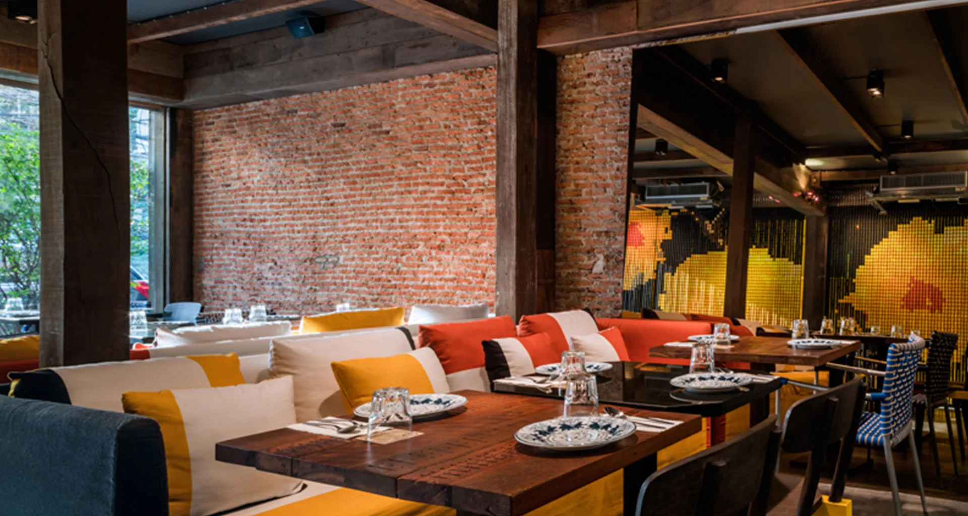 Supanniga Eating Room (Phra Nakhon) — atmosphere