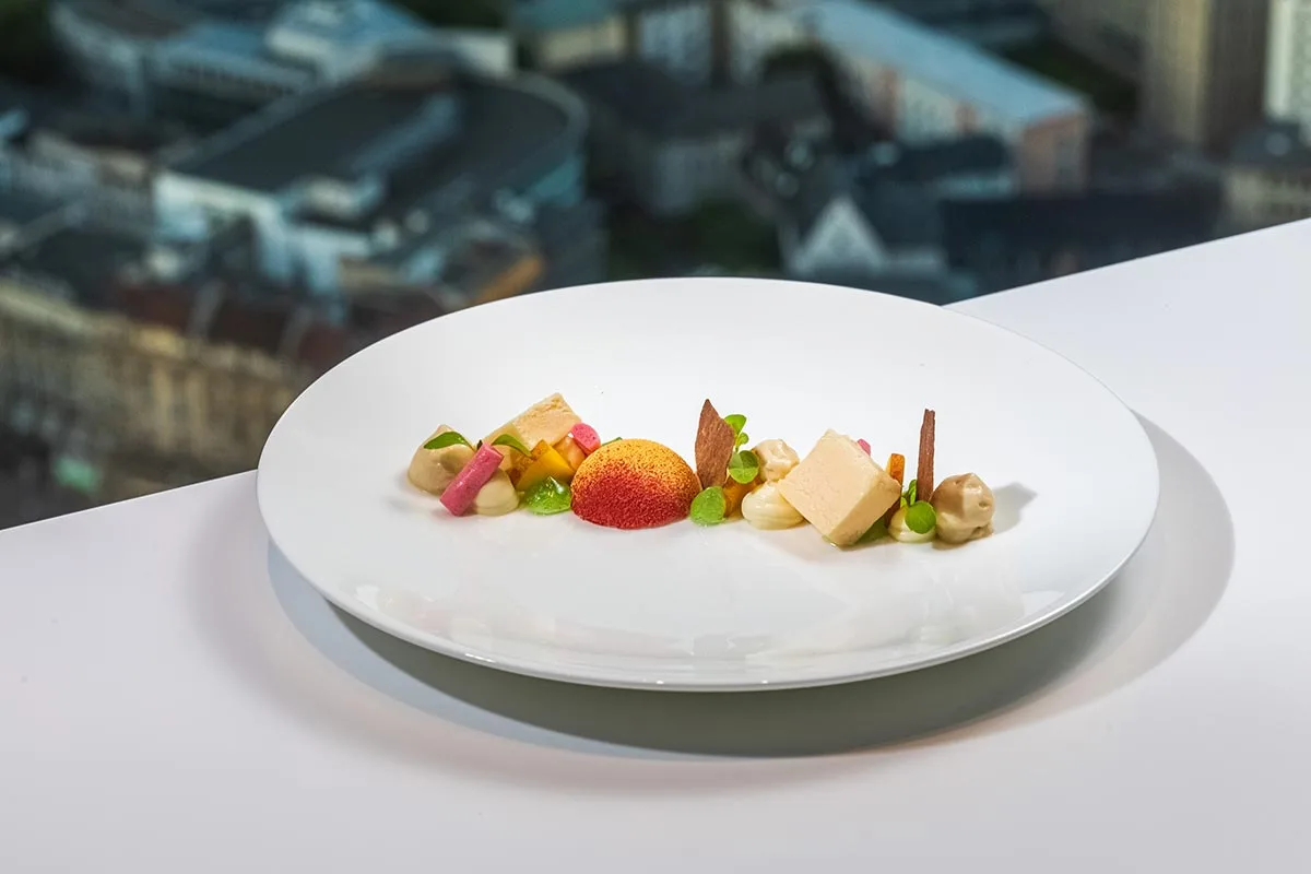 MAIN TOWER Restaurant & Lounge — photo 4