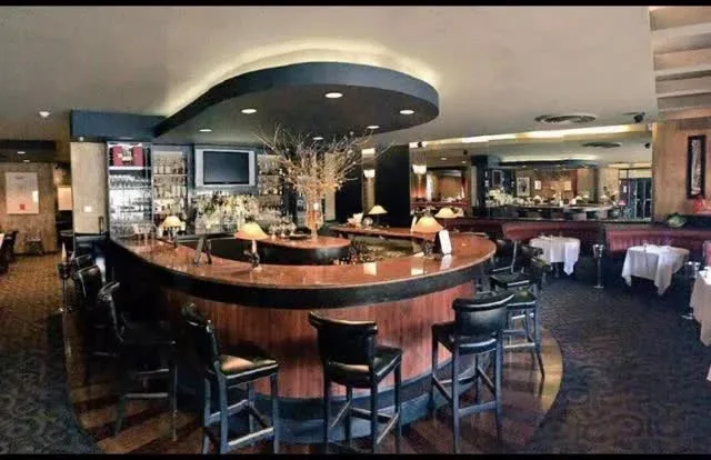 Oliver's Restaurant — photo 8