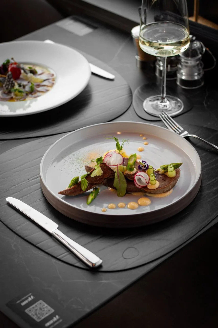 11 Mirrors Restaurant & Bar — food