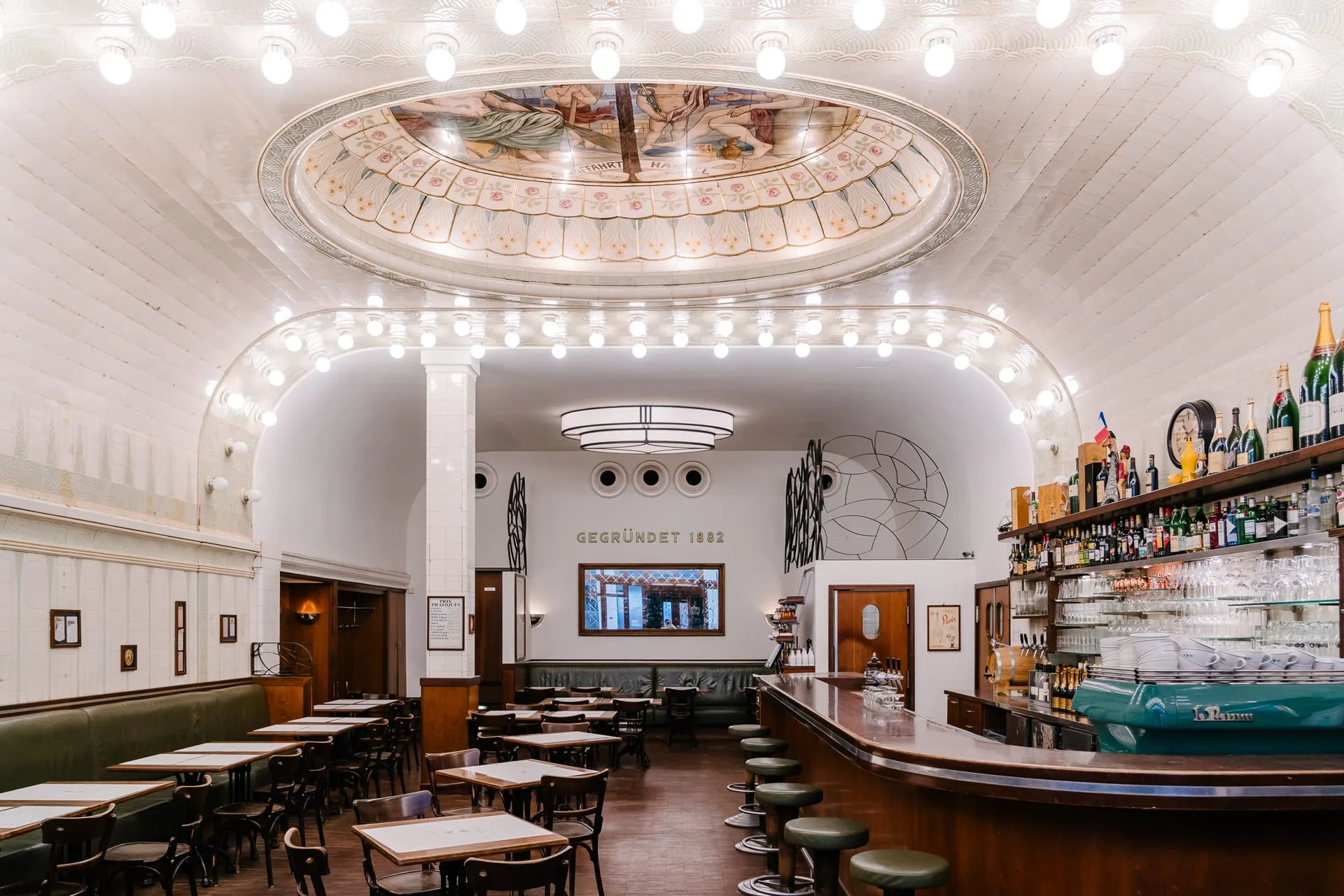 Café Paris — photo 23