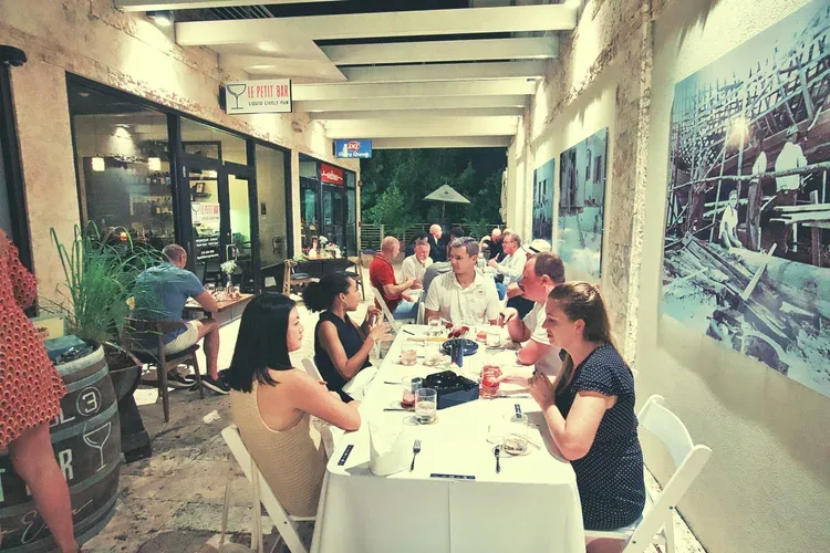 Le Petit Bar — photo 19