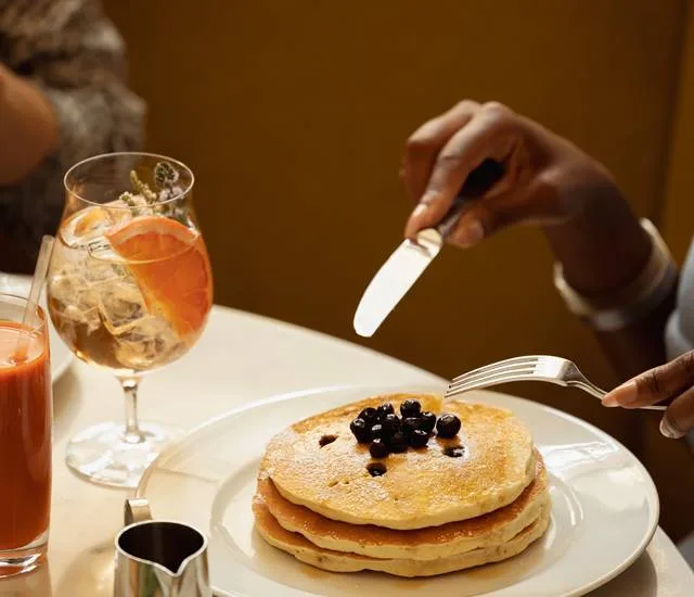 Café Riggs — kitchen