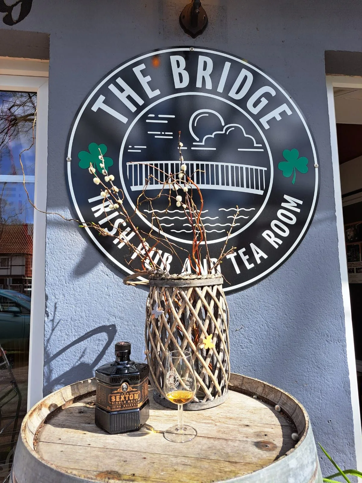 The Bridge — atmosphere