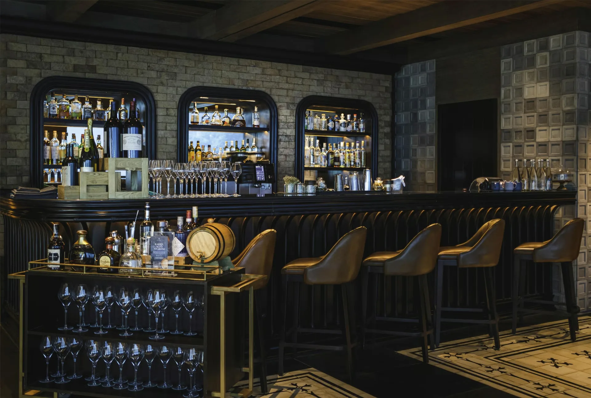 Koral Restaurant — atmosphere