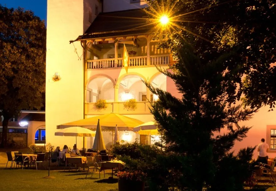 Wirtschaft zur Rosenburg — atmosphere