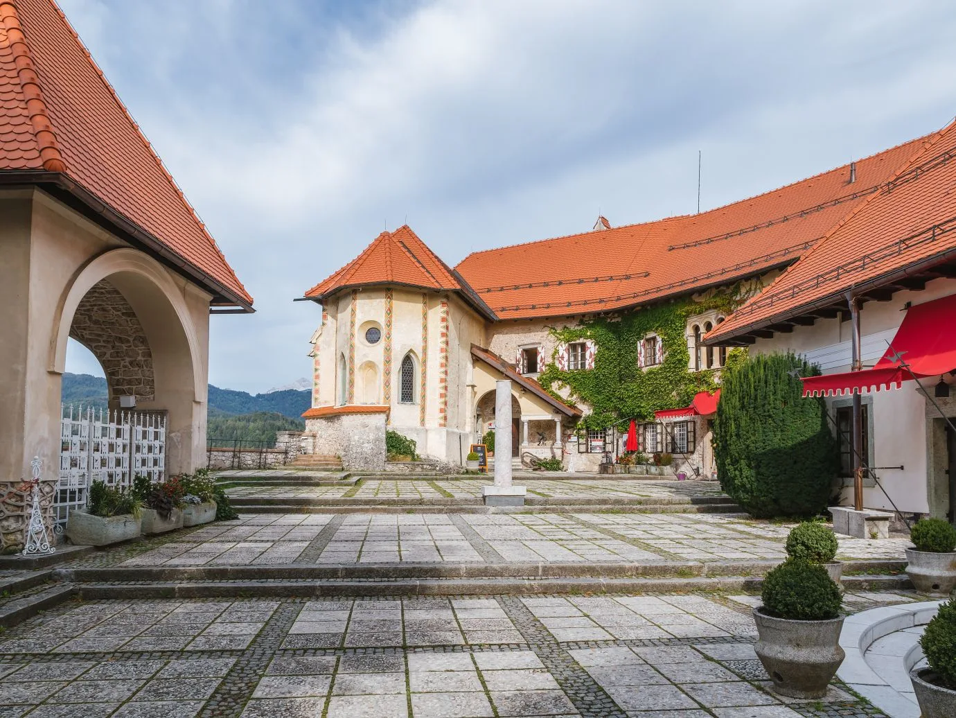Dvor Jezeršek — photo 22