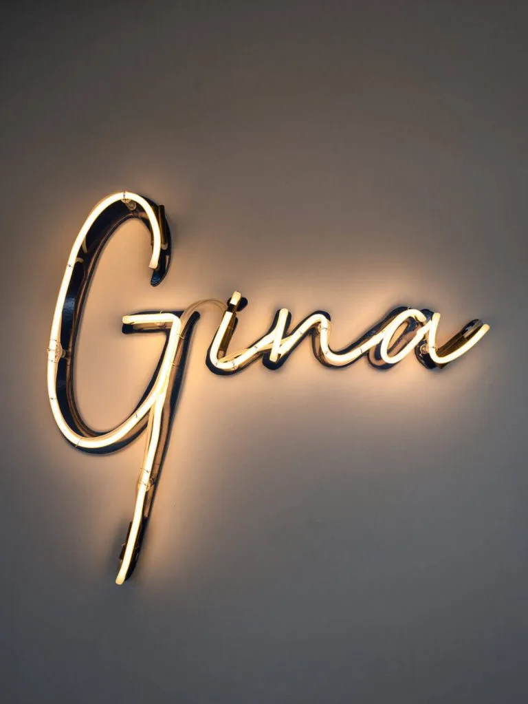 Gina — atmosphere