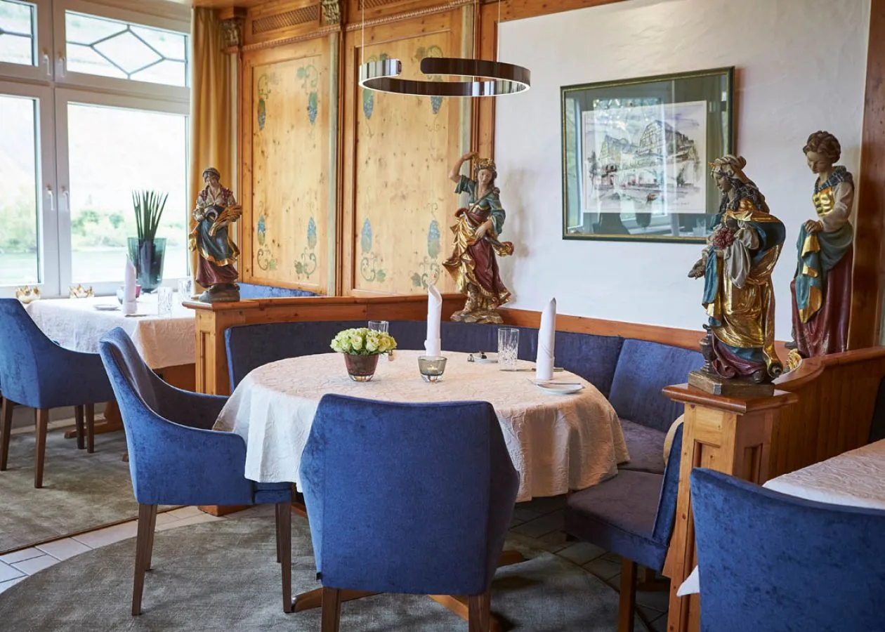 Heim's Restaurant — atmosphere