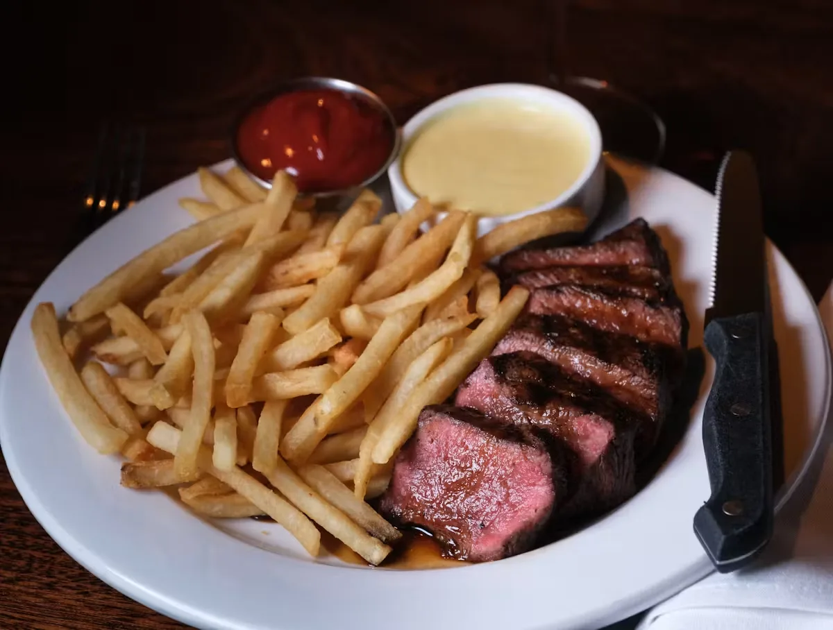 Cecchi's Bar and Grill — photo 10