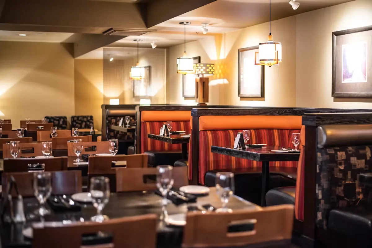 Max at Mirabeau — photo 14