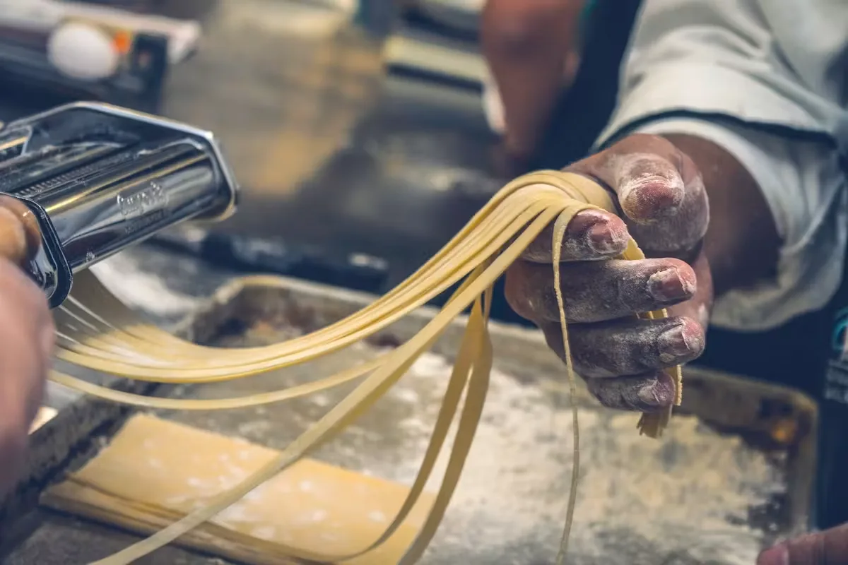 Roberto's — kitchen