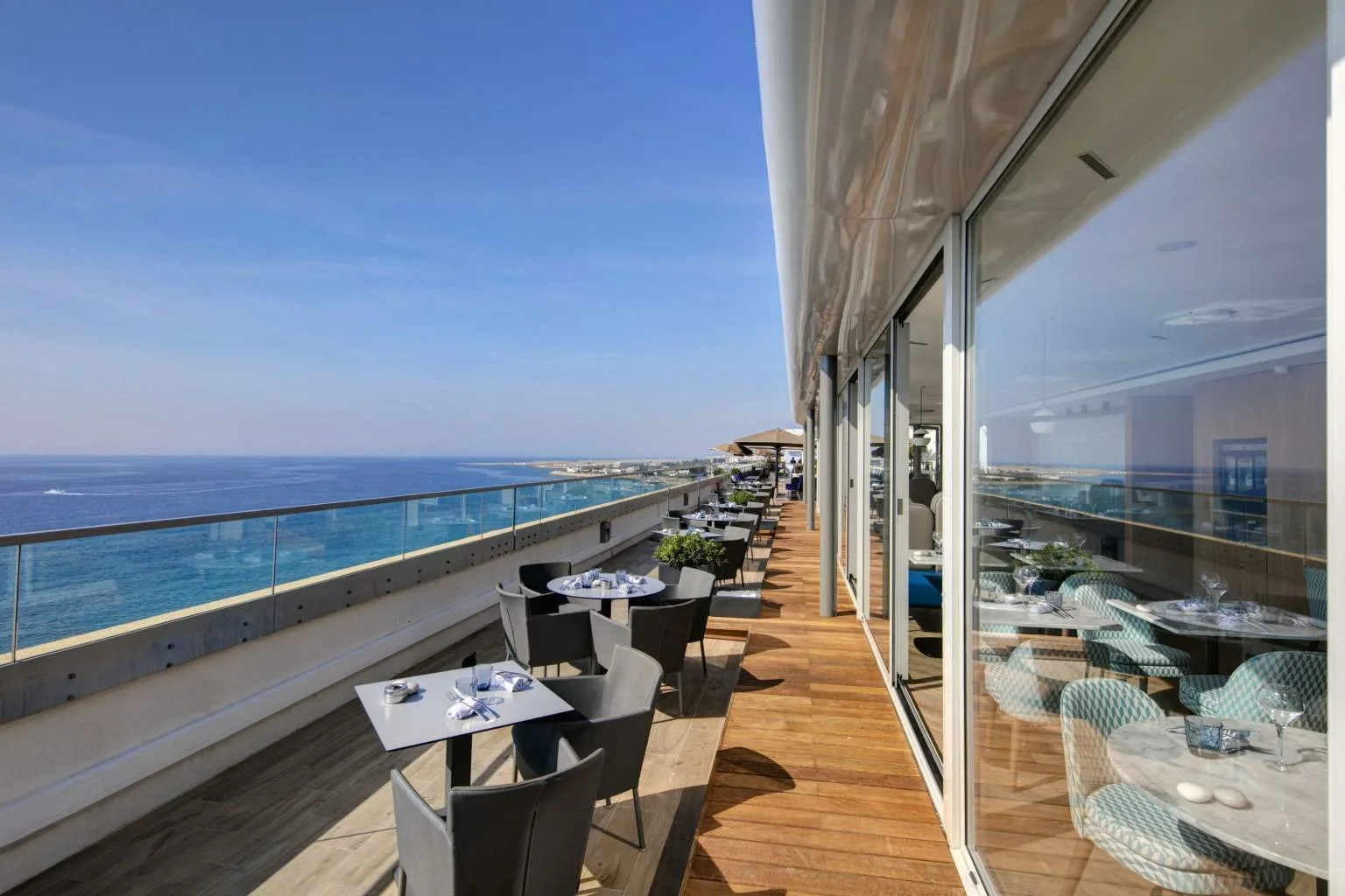 La Calade Rooftop Restaurant — atmosphere